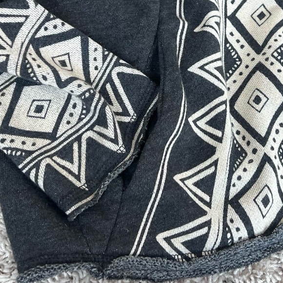 Billabong Long Sleeve Open Front Cardigan Sweater Gray White Southwestern Small - Picture 6 of 6